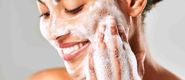 manfaat penggunaan face cleanser