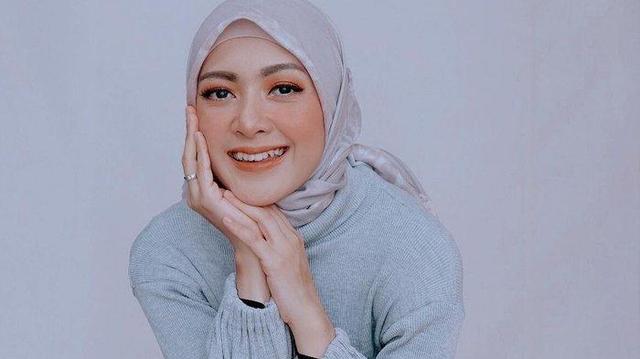 make up natural ala rischa iskak