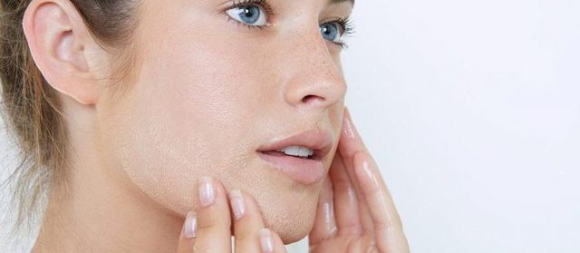Cara merawat kulit sensitif dengan skincare alami