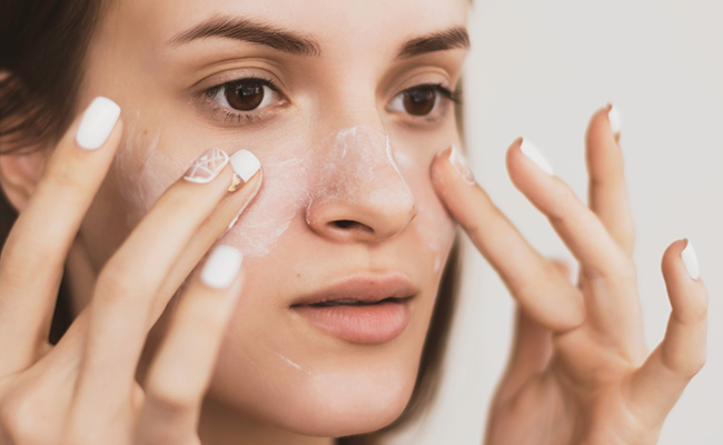 solusi atasi kulit kering dengan skincare alami