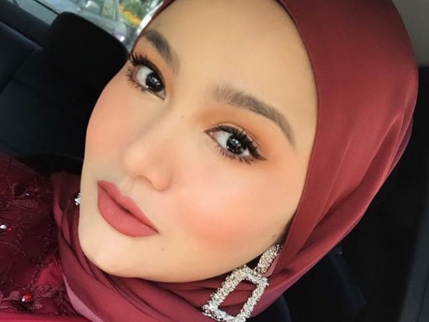 trik make up agar tampil muda
