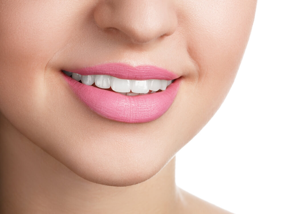 Tips dan trik menggunakan lipstick untuk bibir hitam