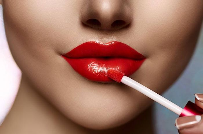 cara menggunakan lip cream untuk bibir hitam
