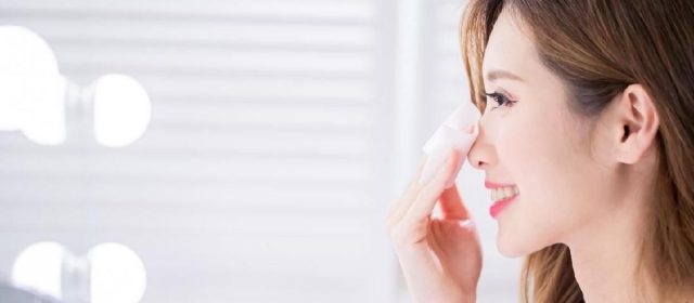 makeup juga bisa menyebabkan komedo