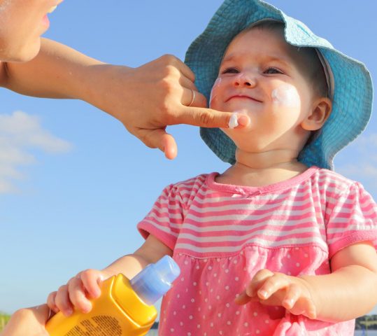 Alasan Pentingnya Sunscreen untuk Anak