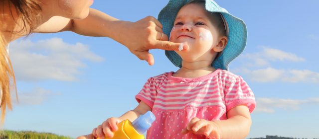 Alasan Pentingnya Sunscreen untuk Anak