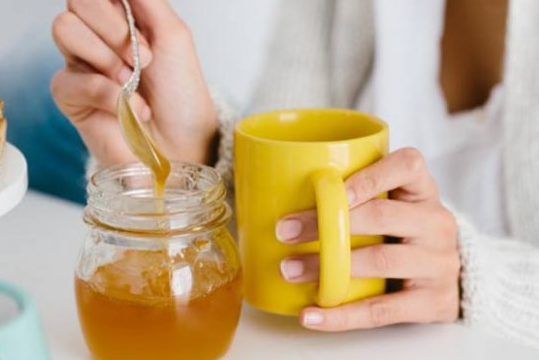 Cara Minum Madu yang Benar Agar Manfaatnya Maksimal