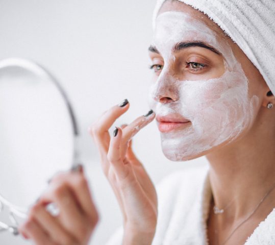 Cara Memakai Masker Wajah yang Tepat