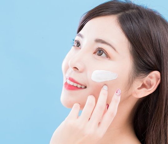 Ketahui Manfaat Sunscreen untuk Wajah